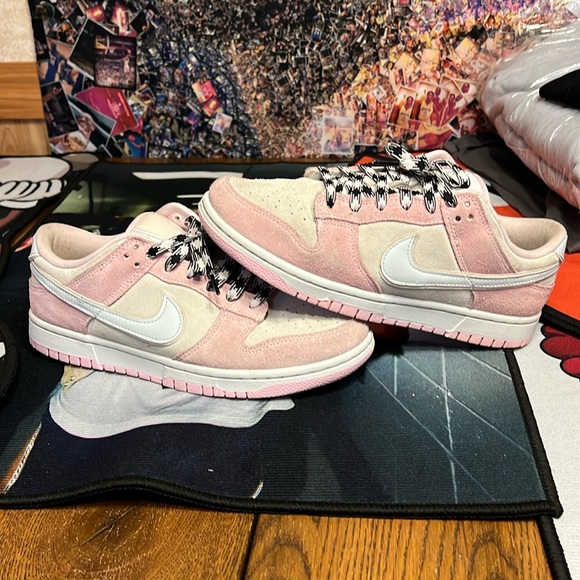 Nike Pink Foam Dunks - Picture 1 of 6